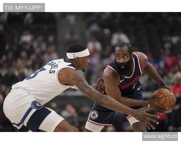 伦纳德41分统治攻防 快船客场大胜森林狼